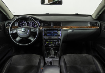 Подержанный автомобиль Skoda Superb Liftback 2012 года (13 фото)