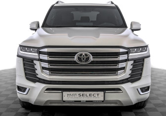 Подержанный автомобиль Toyota Land Cruiser Suv 2021 года (2 фото)