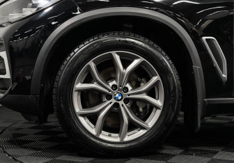 Подержанный автомобиль BMW X5 2021 года (7 фото)