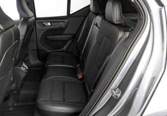 Подержанный автомобиль Volvo XC40 2018 года (18 фото)