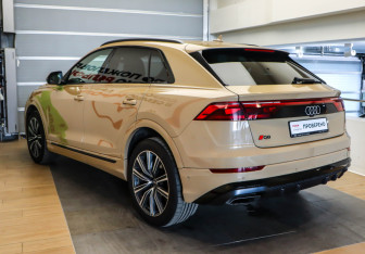 Подержанный автомобиль Audi Q8 2024 года (6 фото)