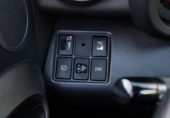 Подержанный автомобиль Toyota RAV4 2010 года (21 фото)