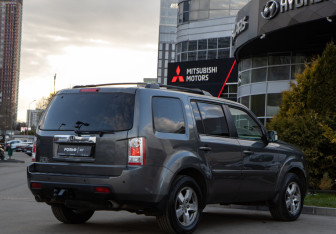 Подержанный автомобиль Honda Pilot 2008 года (4 фото)