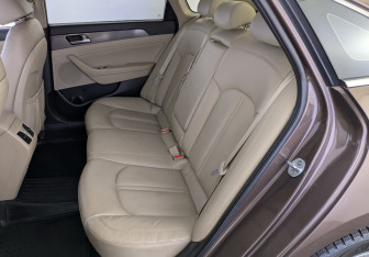 Подержанный автомобиль Hyundai Sonata 2018 года (12 фото)