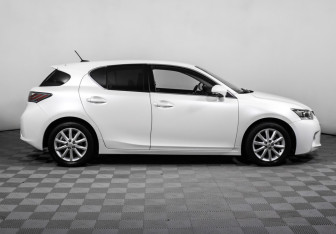 Подержанный автомобиль Lexus CT 2013 года (4 фото)