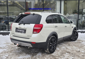 Подержанный автомобиль Chevrolet Captiva 2012 года (8 фото)