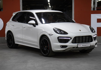 Подержанный автомобиль Porsche Cayenne 2014 года (3 фото)