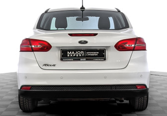 Подержанный автомобиль Ford Focus Sedan 2017 года (6 фото)
