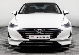 Подержанный автомобиль Hyundai Sonata 2022 года (2 фото)