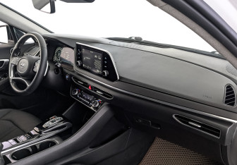 Подержанный автомобиль Hyundai Sonata 2021 года (13 фото)
