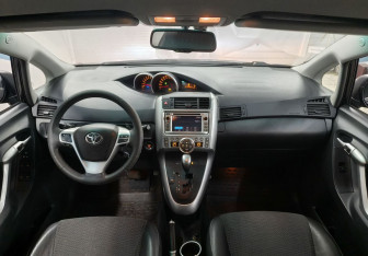 Подержанный автомобиль Toyota Verso 2012 года (11 фото)