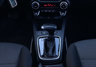 Подержанный автомобиль Kia Rio Hatchback 2021 года (13 фото)