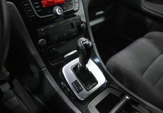 Подержанный автомобиль Ford S-MAX 2013 года (9 фото)