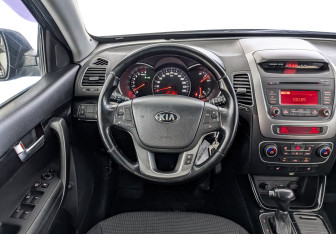 Подержанный автомобиль Kia Sorento 2017 года (22 фото)