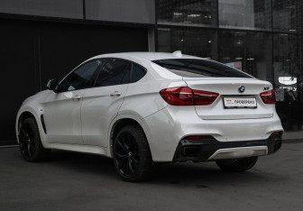 Подержанный автомобиль BMW X6 2016 года (7 фото)