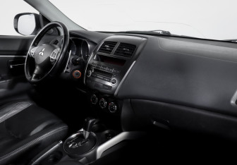Подержанный автомобиль Mitsubishi ASX 2011 года (9 фото)