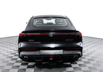 Подержанный автомобиль Changan UNI-V 2023 года (6 фото)