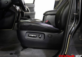 Подержанный автомобиль Toyota Land Cruiser Suv 2011 года (15 фото)