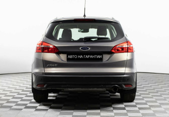 Подержанный автомобиль Ford Focus Wagon 2016 года (6 фото)