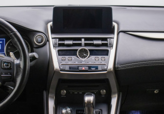 Подержанный автомобиль Lexus NX 2018 года (14 фото)