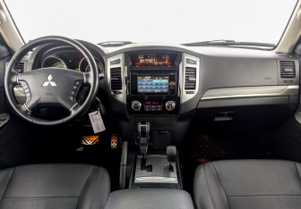 Подержанный автомобиль Mitsubishi Pajero 2014 года (14 фото)
