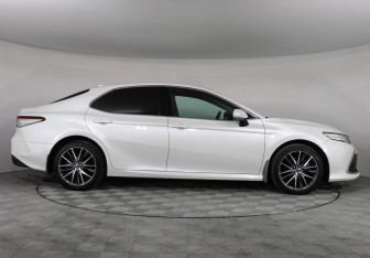 Подержанный автомобиль Toyota Camry Sedan 2021 года (4 фото)