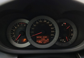 Подержанный автомобиль Toyota RAV4 2011 года (22 фото)