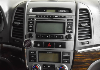 Подержанный автомобиль Hyundai Santa Fe 2012 года (15 фото)