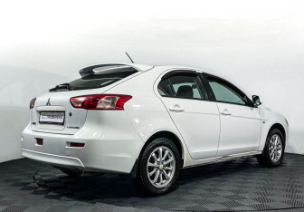 Подержанный автомобиль Mitsubishi Lancer Hatchback 2010 года (5 фото)