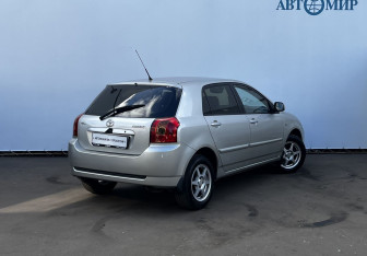 Подержанный автомобиль Toyota Corolla Hatchback 2004 года (5 фото)