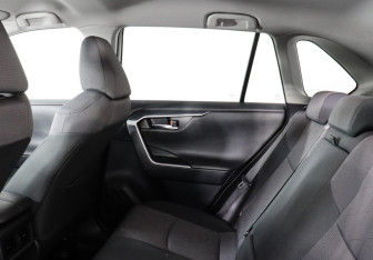 Подержанный автомобиль Toyota RAV4 2019 года (12 фото)