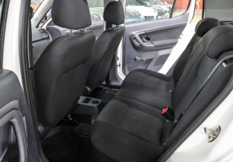 Подержанный автомобиль Skoda Fabia Hatchback 2011 года (12 фото)
