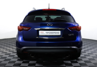 Подержанный автомобиль Infiniti QX70 2017 года (6 фото)