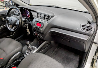 Подержанный автомобиль Kia Rio Sedan 2014 года (11 фото)