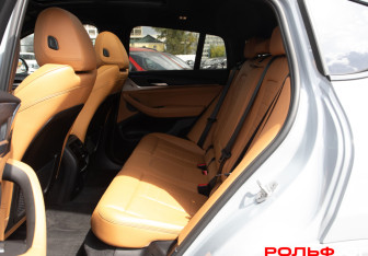 Подержанный автомобиль BMW X4 2024 года (11 фото)