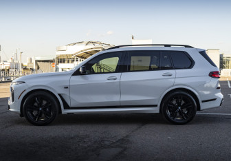 Подержанный автомобиль BMW X7 2022 года (9 фото)