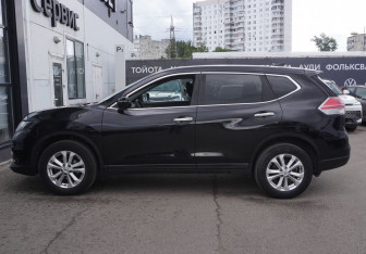 Подержанный автомобиль Nissan X-Trail 2017 года (8 фото)