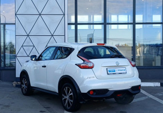 Подержанный автомобиль Nissan Juke 2015 года (7 фото)