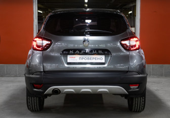 Подержанный автомобиль Renault Kaptur 2016 года (6 фото)