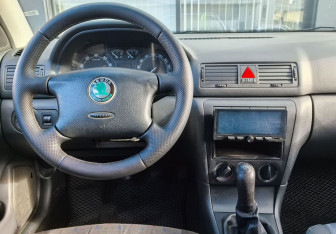 Подержанный автомобиль Skoda Octavia Liftback 2008 года (13 фото)