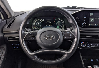 Подержанный автомобиль Hyundai Sonata 2021 года (21 фото)