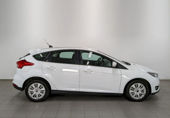 Подержанный автомобиль Ford Focus Hatchback 2019 года (4 фото)