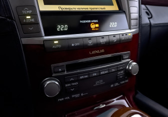 Подержанный автомобиль Lexus LS 2011 года (27 фото)