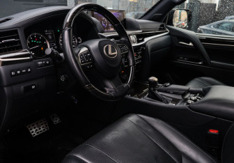 Подержанный автомобиль Lexus LX 2018 года (16 фото)