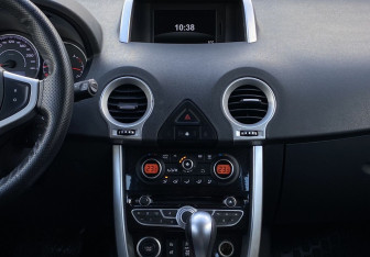 Подержанный автомобиль Renault Koleos 2012 года (12 фото)