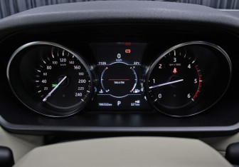 Подержанный автомобиль Land Rover Discovery 2018 года (15 фото)