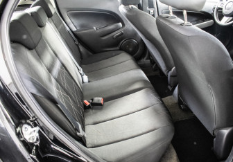 Подержанный автомобиль Mazda 2 Hatchback 2011 года (10 фото)