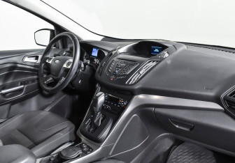 Подержанный автомобиль Ford Kuga 2015 года (10 фото)