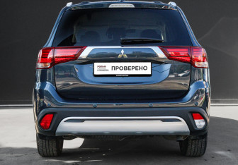 Подержанный автомобиль Mitsubishi Outlander 2021 года (5 фото)