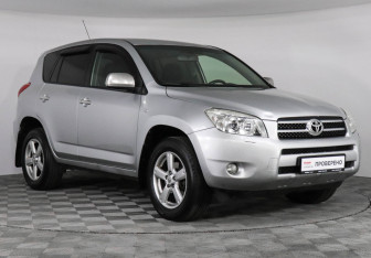 Подержанный автомобиль Toyota RAV4 2007 года (3 фото)